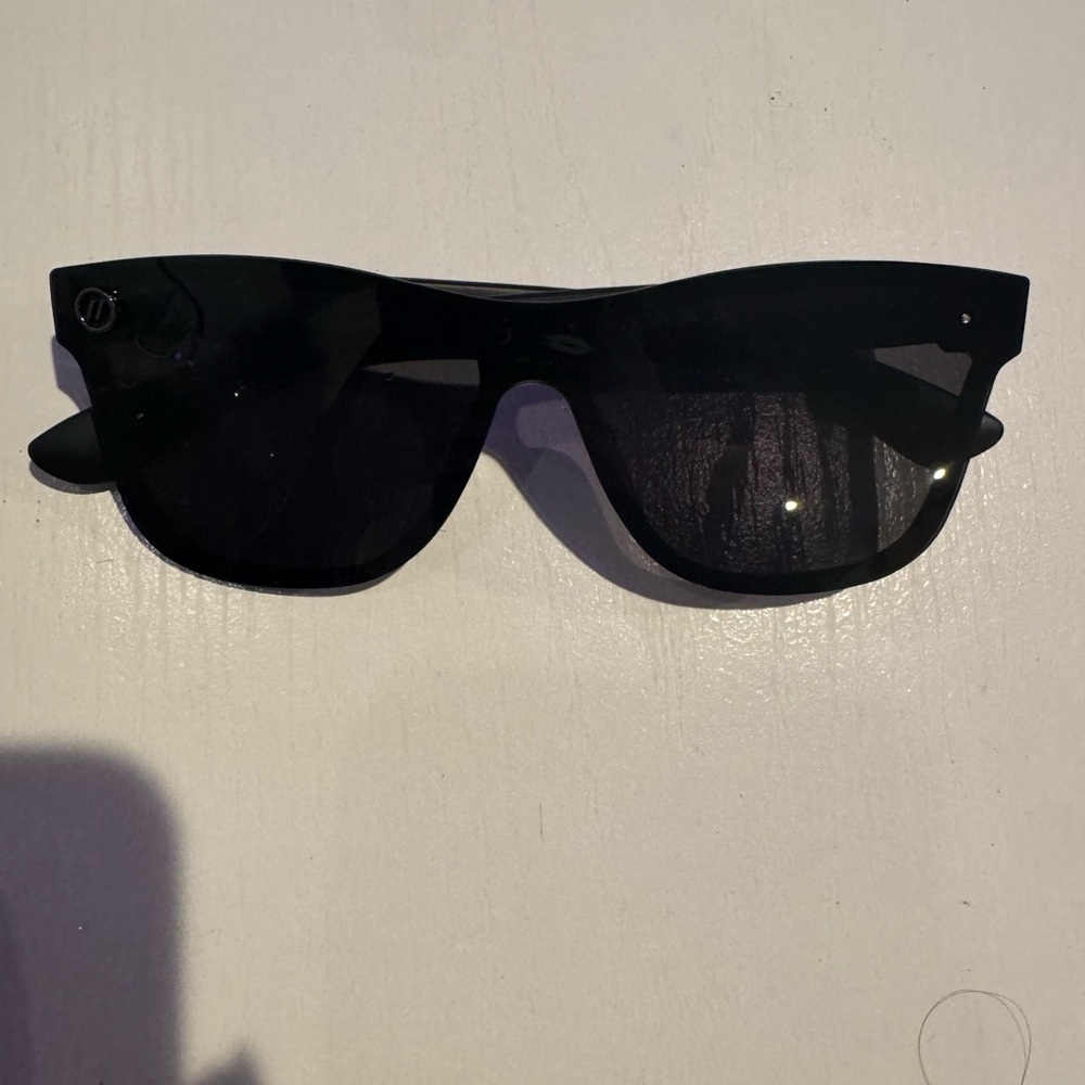 Blenders Sleek Black Rimless Sunglasses